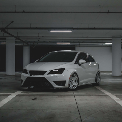 voiture dans un parking