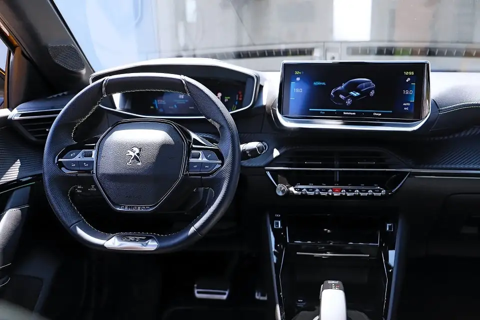 Leasing Macron : une voiture électrique pour 100 € par mois