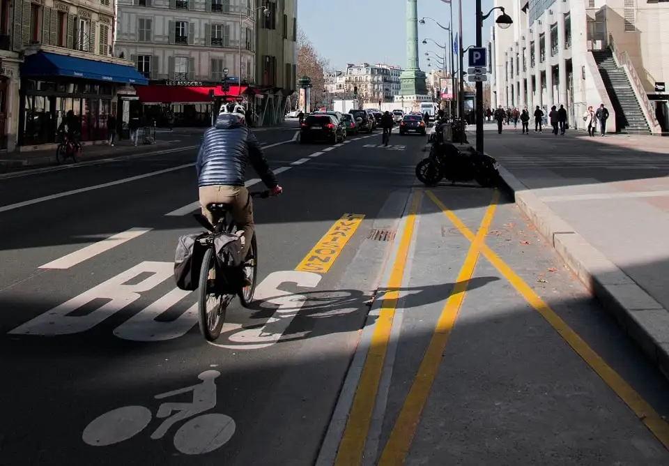 Grève des transports : pourquoi ne pas prendre le vélo ?