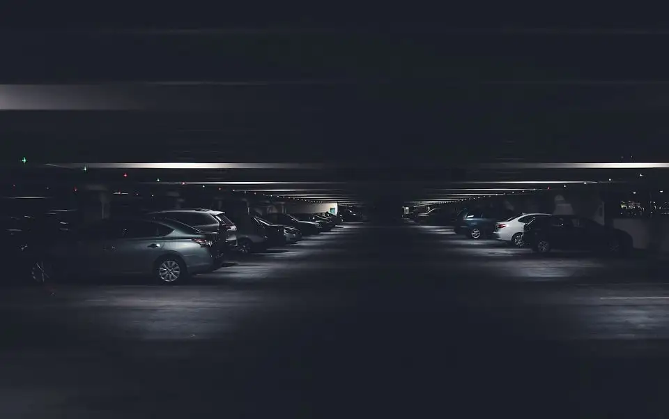 Place de parking : l’assurance auto est moins chère !