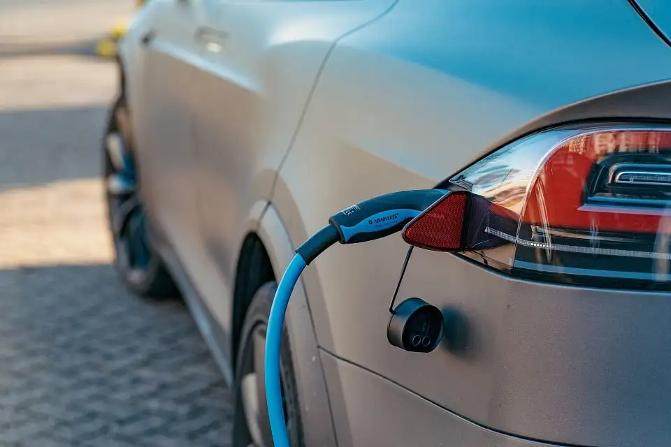 Paris : les premières bornes de recharge ultrarapide sont là !