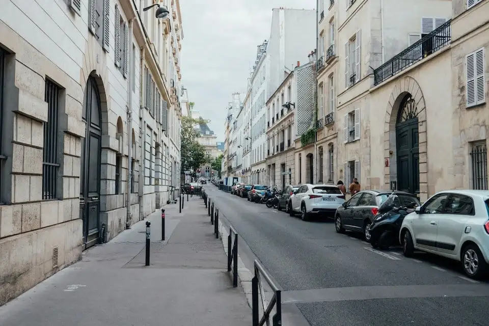 Oubliez le stress de la rentrée en louant votre place de parking !