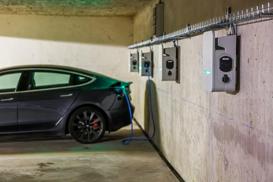 Les défis liés à l'installation de bornes de recharge dans les parkings souterrains
