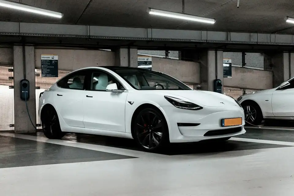 Voiture électrique : certains automobilistes font marche arrière
