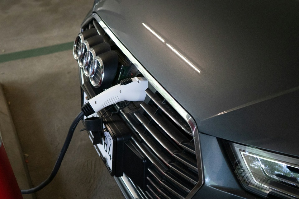 Voiture électrique : la recharge en 10 minutes arrive en Europe !